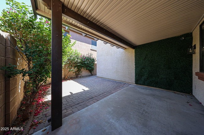 Building Photo - 2418 W Jake Haven