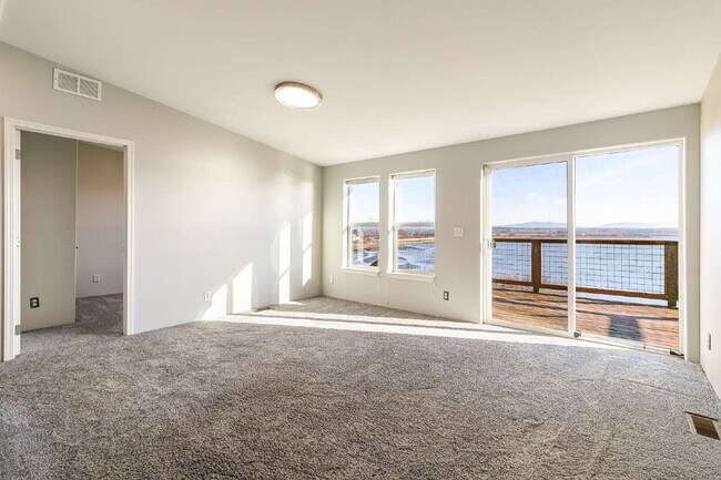 Building Photo - Breathtaking 3-Bed Beachfront Retreat with Scenic Views in Ferndale