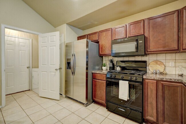 Building Photo - Turnkey Living in Owasso, Stylish Furnished 3-Bed Home with Pond & 2-Car Garage!