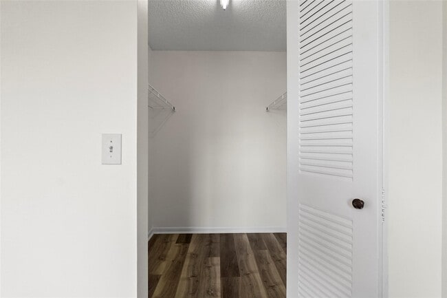 Building Photo - 2226 N Cypress Bend Dr