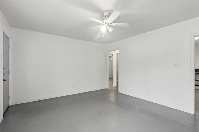 Building Photo - 1708 Chicon St
