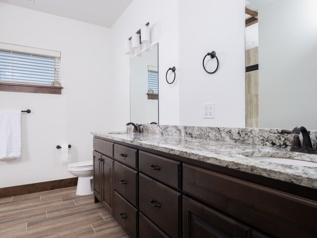 Building Photo - Seasonal Finished 2 BR 2.5 Bath with attac...