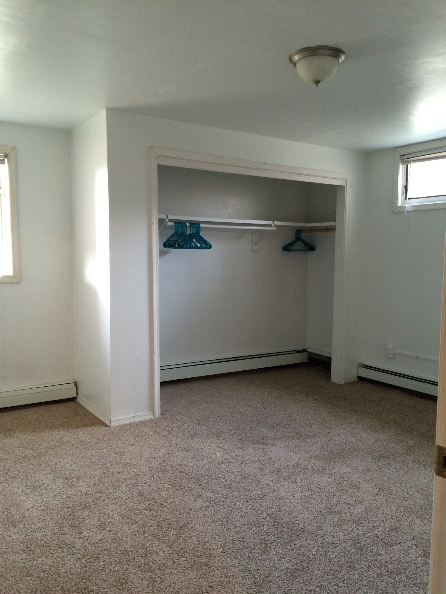 Building Photo - 460 W Briar Dr