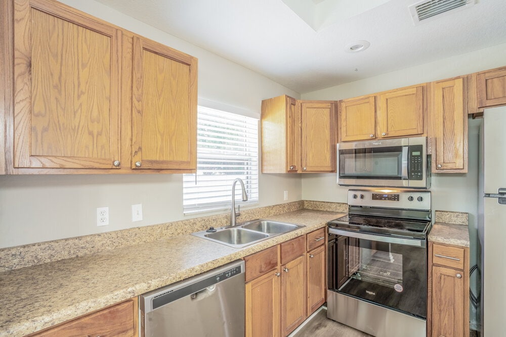 Building Photo - 674 15th Ave S