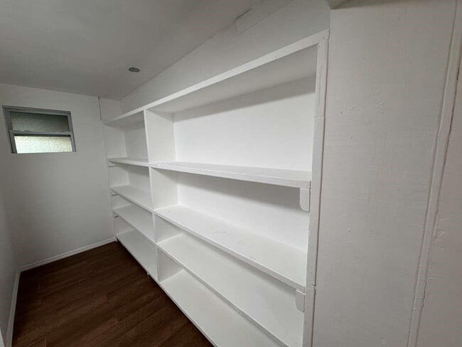 Building Photo - 3350 Powerline Rd