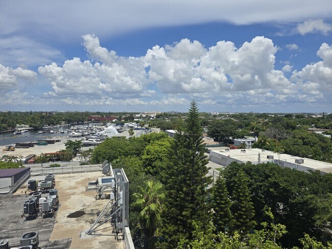 Building Photo - 1700 NW North River Dr