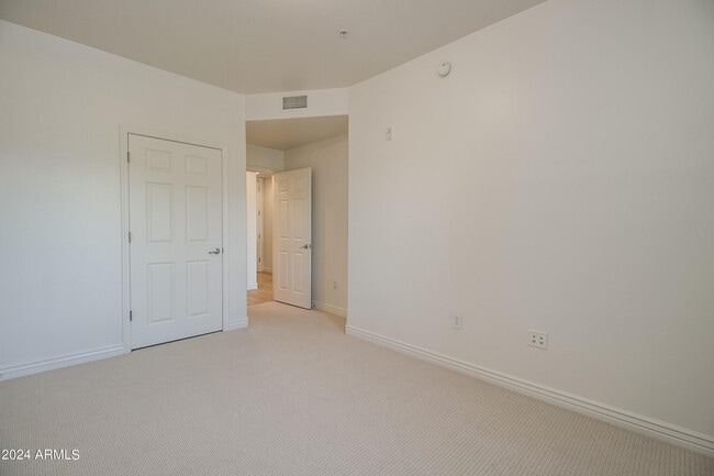 Building Photo - 5450 E Deer Valley Dr
