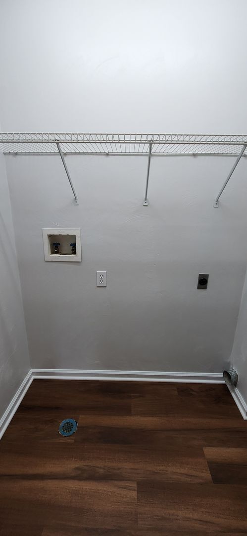 Building Photo - Available Now!! 3 to 4 Bedroom, 3 Full Bat...