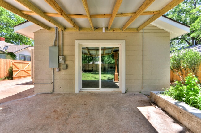 Building Photo - Remodeled Retreat w/ Covered Patio, Front ...