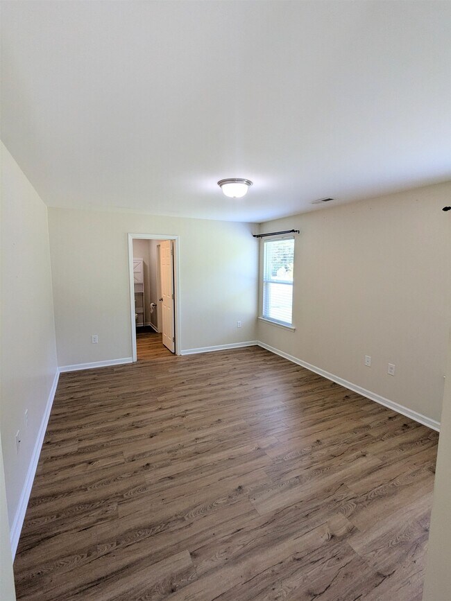 Building Photo - 1328 Valor Rd