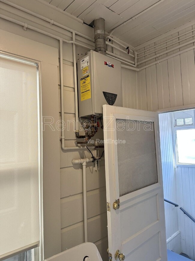 Building Photo - 1192 Pacific Ave