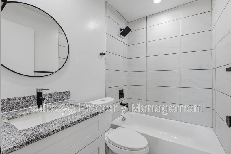 Building Photo - 428 S 97th Pl