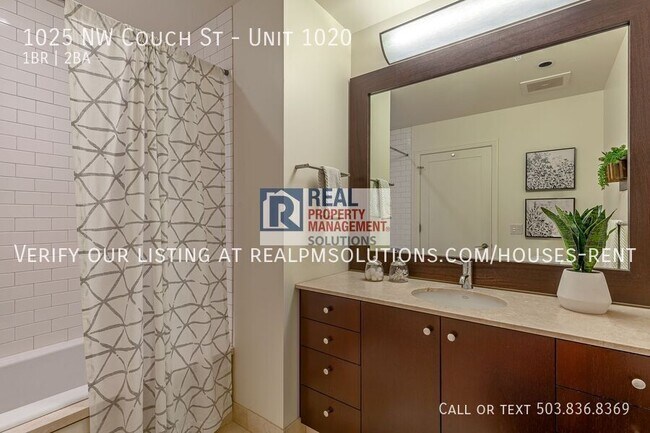 Building Photo - 1025 NW Couch St