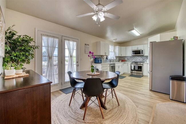 Building Photo - Spacious 4 bed/ 3 bath Hamilton Home