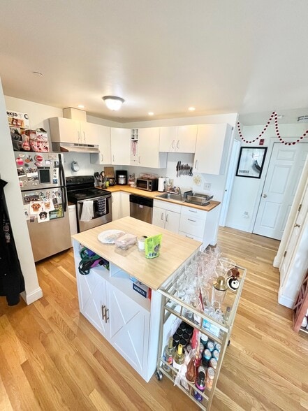 Building Photo - 17 Raymond St