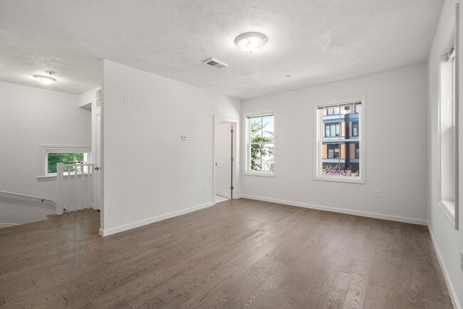 Building Photo - 599 Broadway