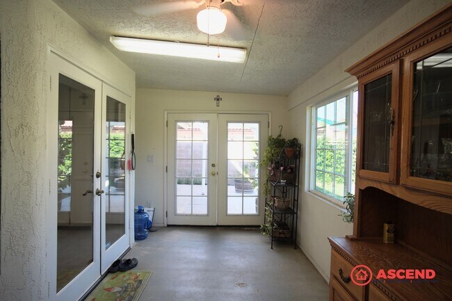 Building Photo - FULLY FURNISHED, Beautiful Home Located In...