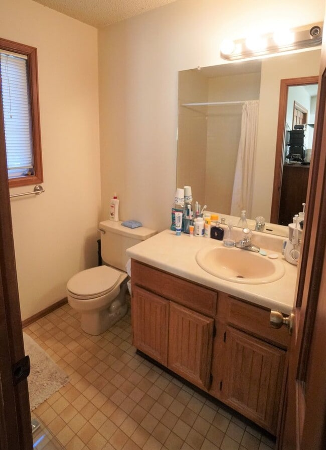 Building Photo - 1155 Popes Valley Dr