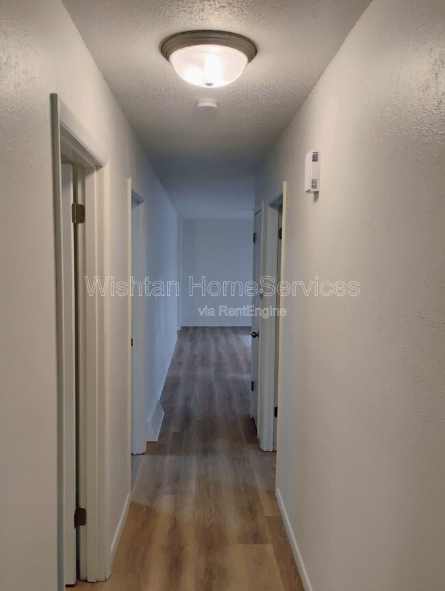 Building Photo - 22 N 17th Ave