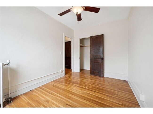 Building Photo - 1910 1st Ave S