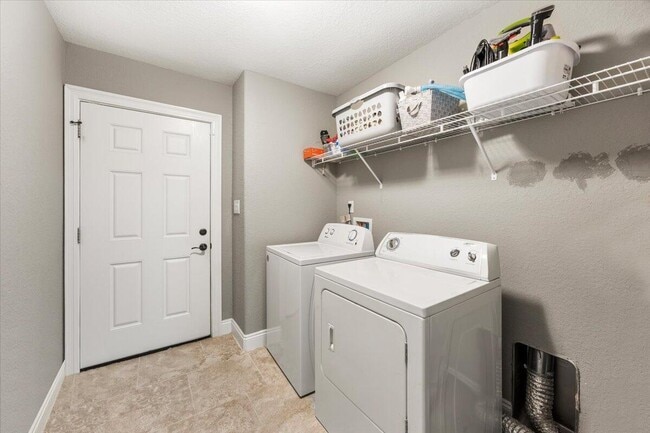 Building Photo - 5424 Maverick Ln