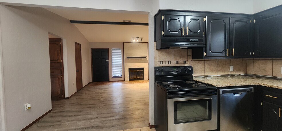 Building Photo - 907 NE Tortoise Dr