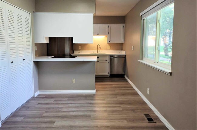 Beautifully remodeled kitchen - 9195 E Lehigh Ave