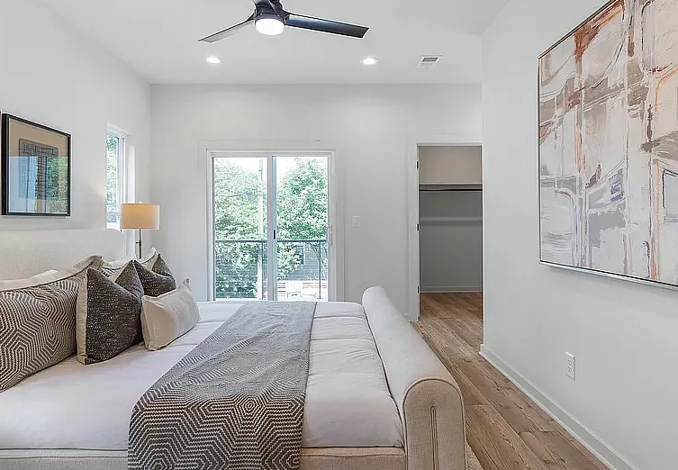 Building Photo - 5808 Knight St