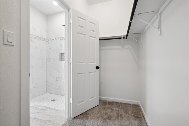 Building Photo - 956 TX-304