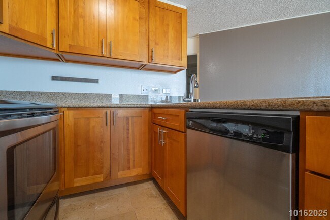 Building Photo - 2 Bed 2 Bath 2 Parking IN PEARL CITY