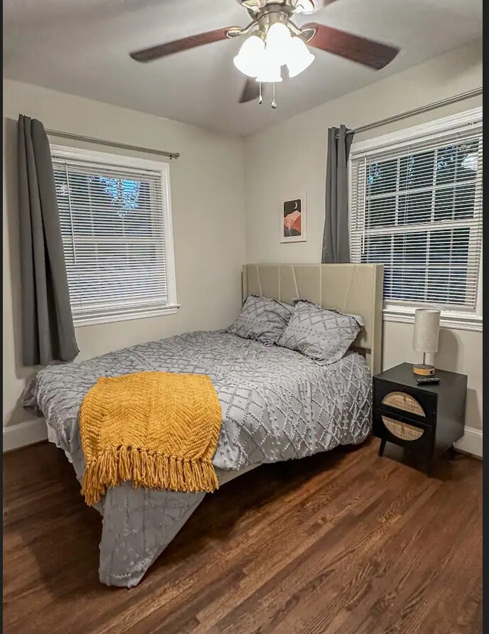 Building Photo - 612 E Woodlawn Rd