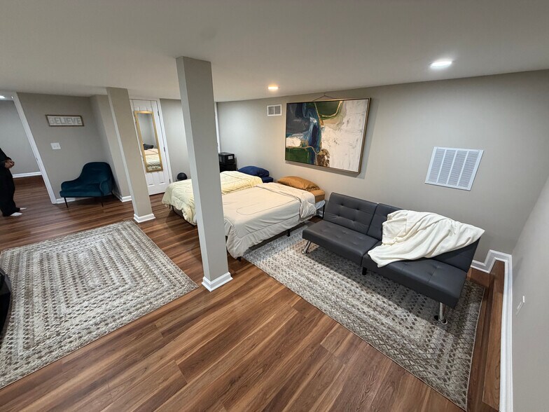 Building Photo - Room in House on Bolton Rd NW