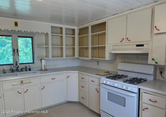 Building Photo - 394 Dennis Rd