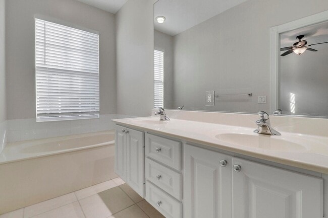 Building Photo - 468 Capistrano Dr