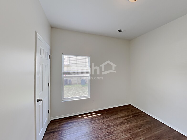 Building Photo - 5411 Fenway Dr