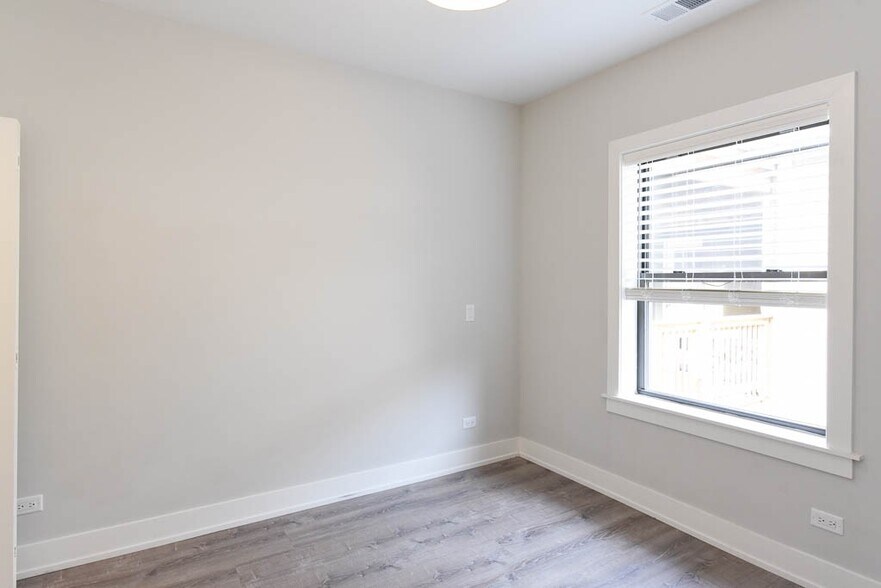 Building Photo - 1150 Maple Ave