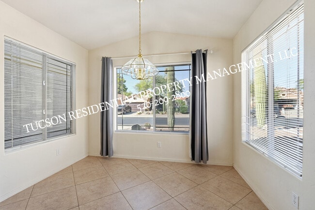 Building Photo - 2440 N Creek Vista Dr