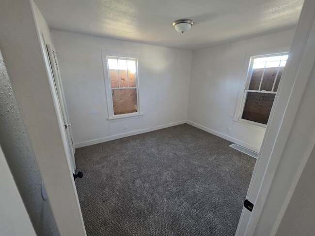 Building Photo - LIMITED TIME**1/2 OFF DEPOSIT**