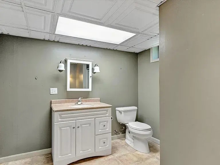 Building Photo - 33 Winterlane Cir