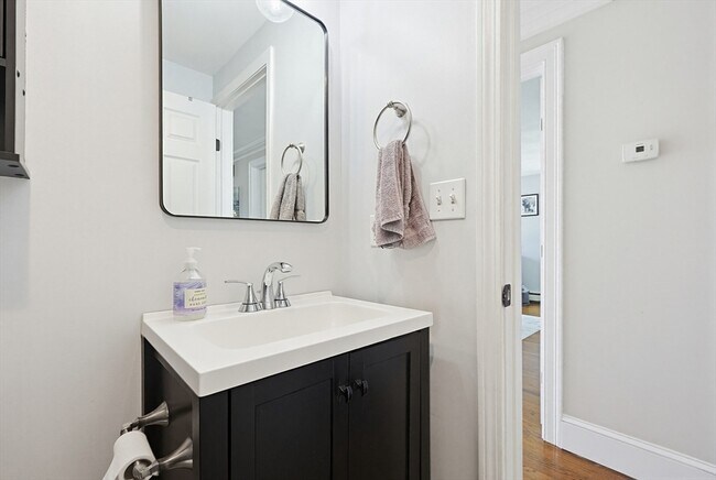 Building Photo - 48 Calumet St