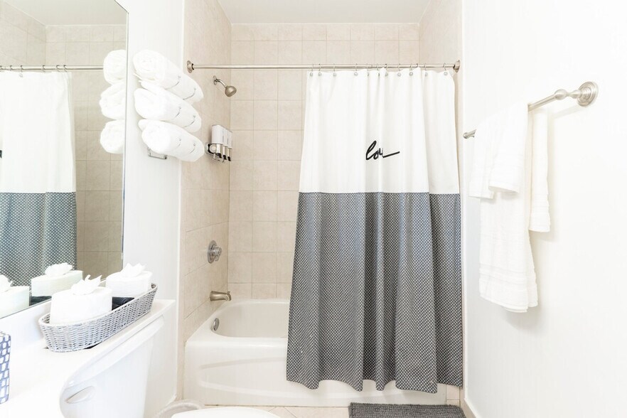 Building Photo - 2280 SW 32nd Ave