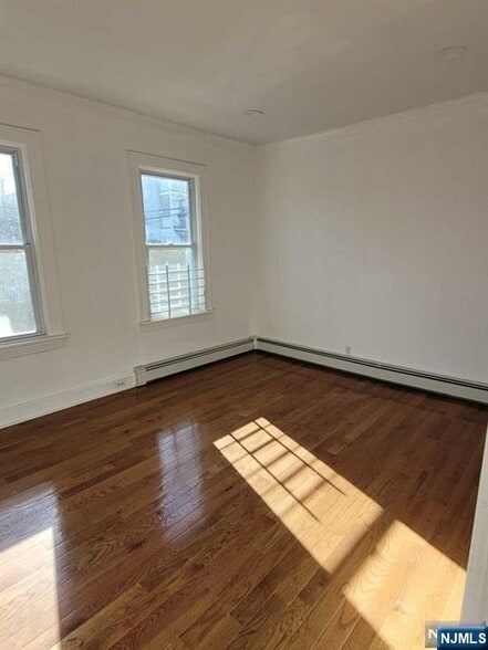 Building Photo - 258 Burgess Pl