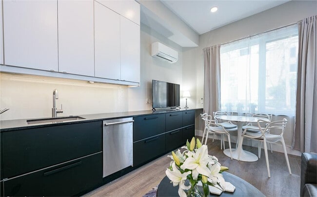 Building Photo - 1521 Corcoran St NW