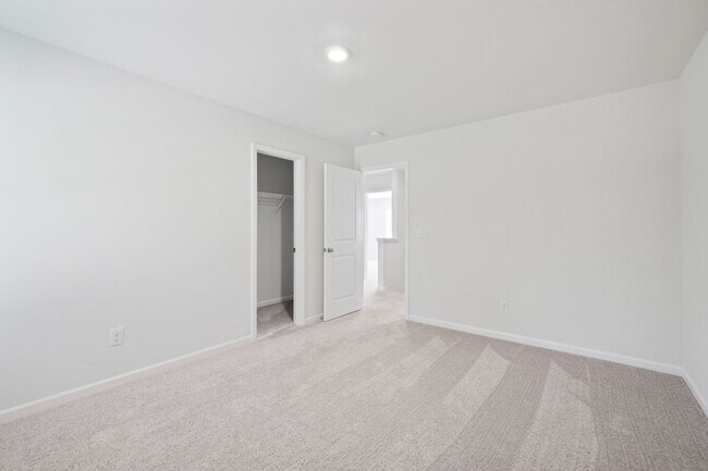 Building Photo - Brand New 5 Bedroom 3 full baths