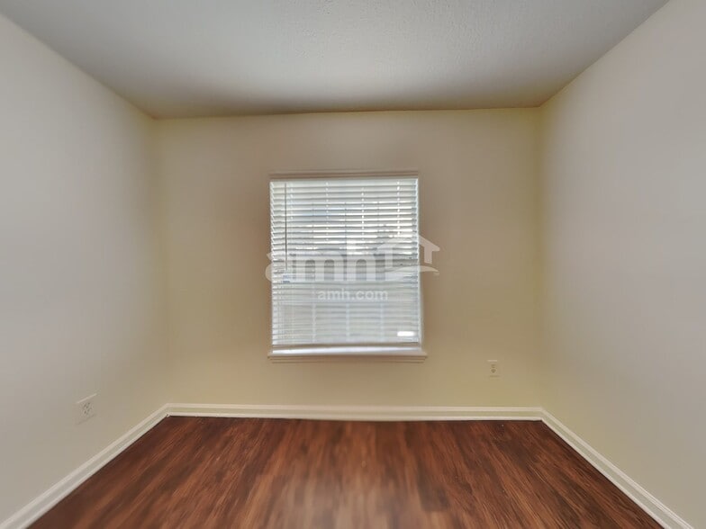 Building Photo - 11670 Deep Springs Dr N