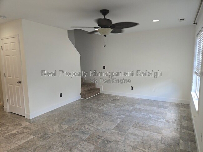 Building Photo - 2607 Dwight Pl