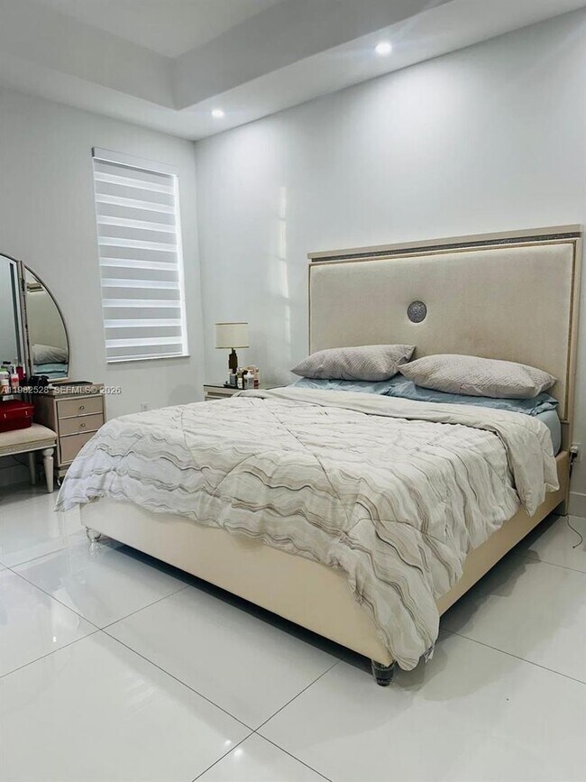 Building Photo - 3482 SW 152nd Pl