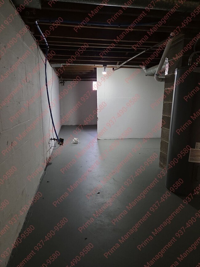 Building Photo - Great 3 bed 2 bath with AC close to everything!