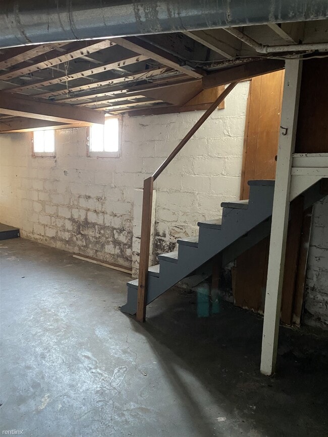 Building Photo - 3 br, 1 bath House - 902 West McClure Avenue