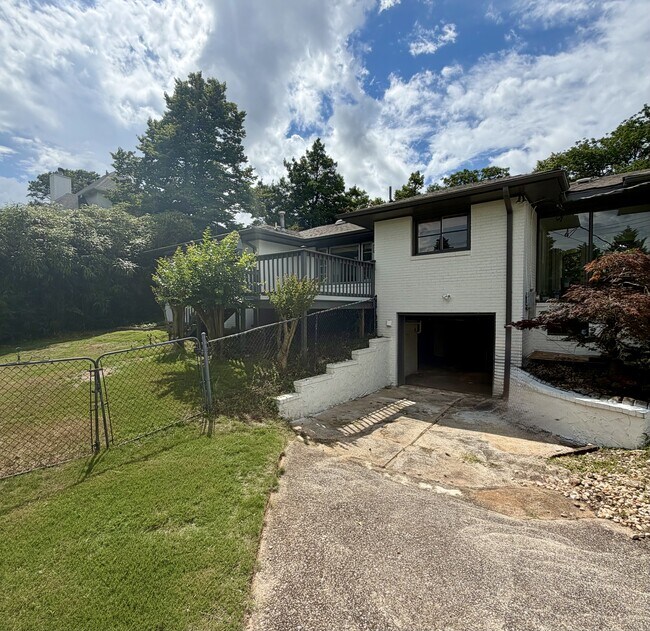 Building Photo - 867 Shades Crest Rd